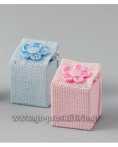 Wicker boxes with daisies....